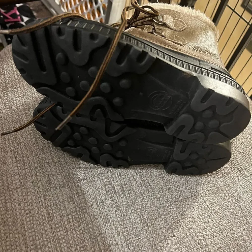 Sorel size 4 winter boots
